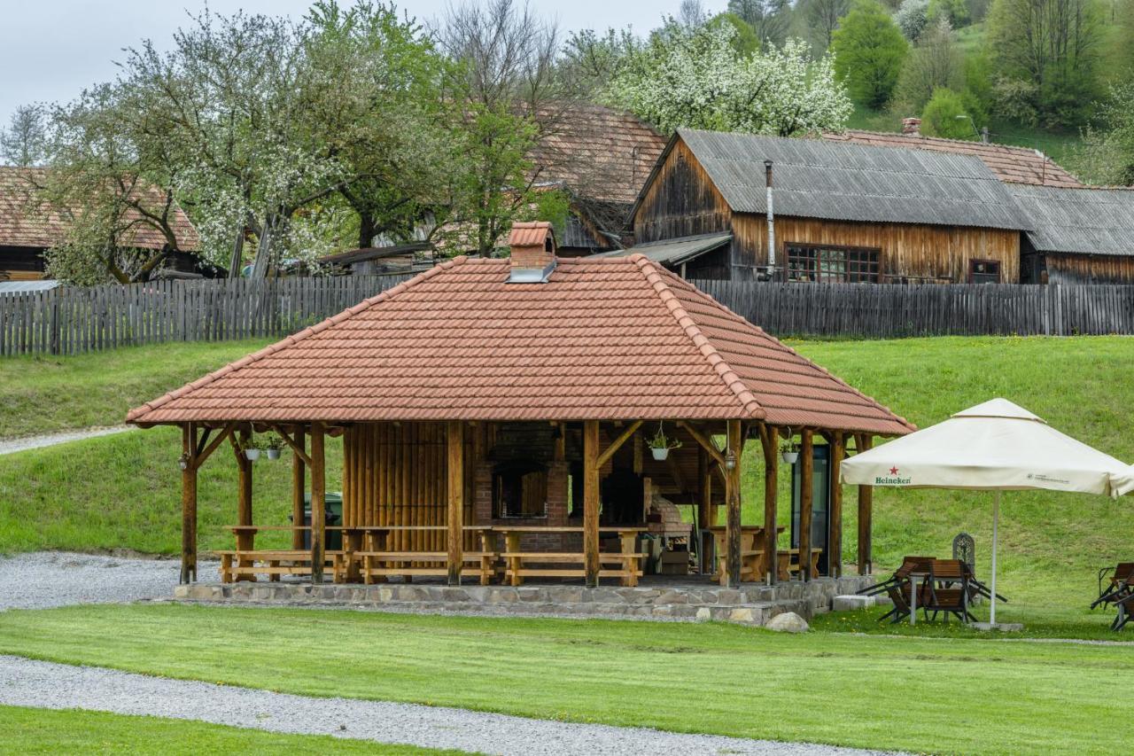 Biotour Camping & Restaurant Ghimes-Faget Luaran gambar